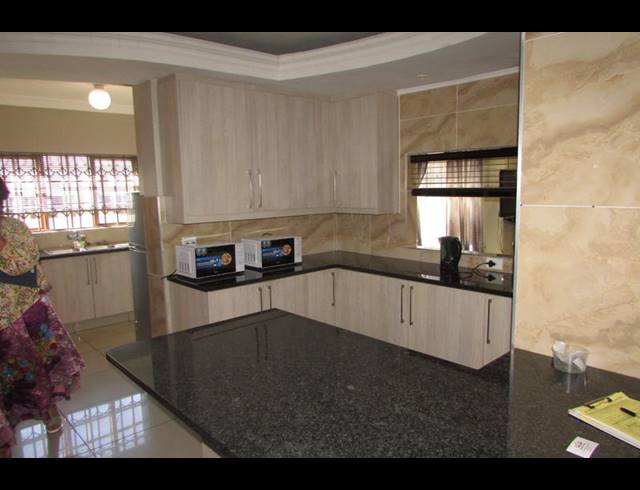 6 BEDROOM HOUSE FOR SALE IN WHITE RIVER EXT 18
